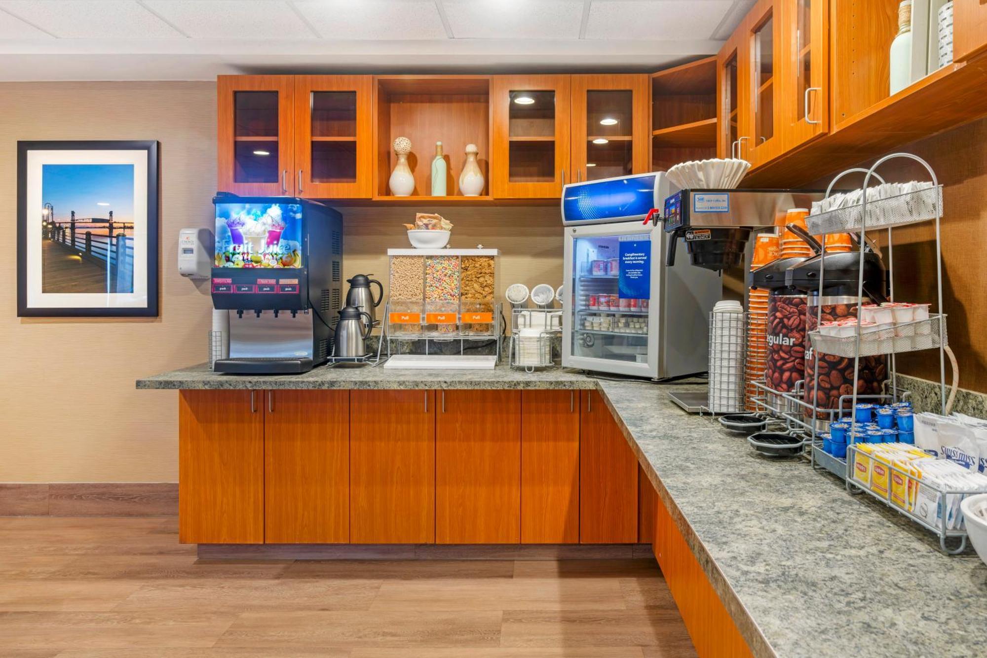 Comfort Suites Wilmington Near Downtown Εξωτερικό φωτογραφία